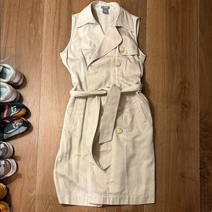 Ann Taylor size 0P Cream Sleeveless Belted Dress
